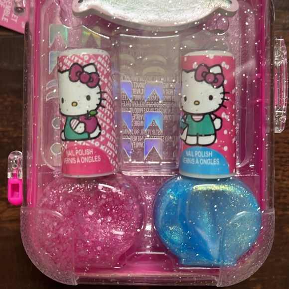 BNWT sanrio hello kitty nail kit - two nail polish, nail file, srickers & case - Picture 4 of 5
